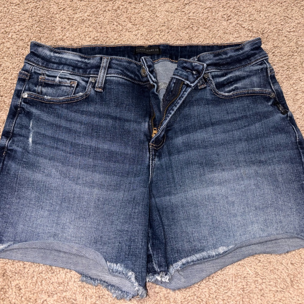 Silver Jeans Medium Blue Frayed Hem Denim Shorts - Picture 1 of 4
